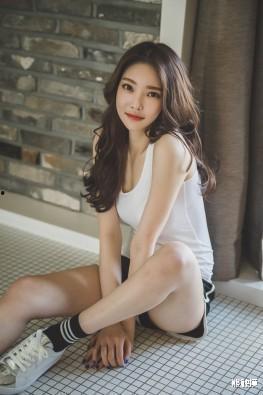 国产模特私拍 在线,镜头下的美丽与私密瞬间  第3张