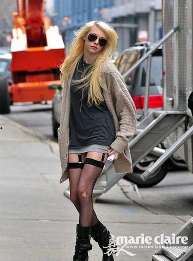 国产丝袜熟女,国产熟女风情演绎  第3张